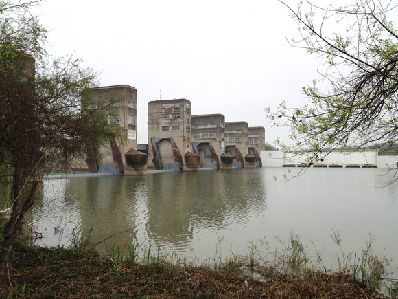 Anzulduas Dam across the Rio Grande.